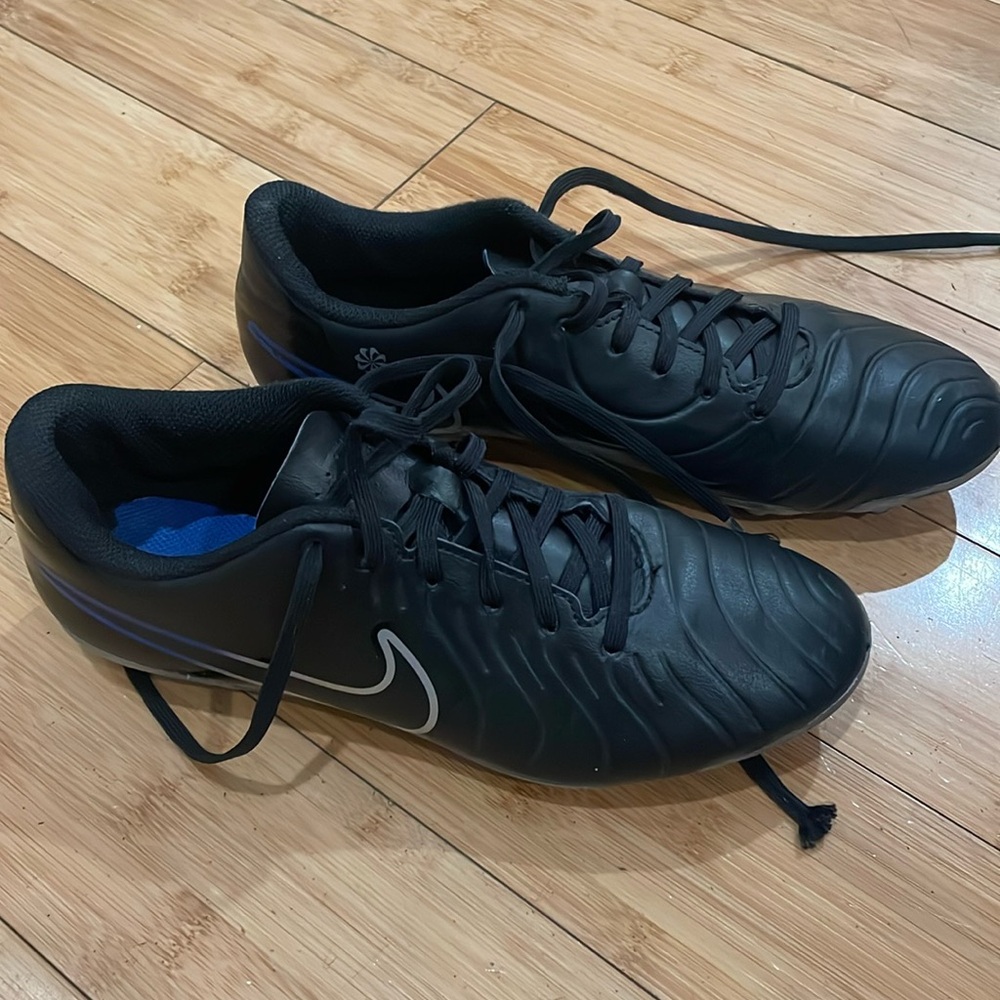 Nike Tiempo Soccer Cleats used boys 7.5